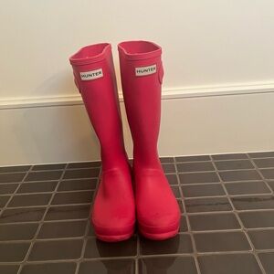 Women’s pink hunter boots